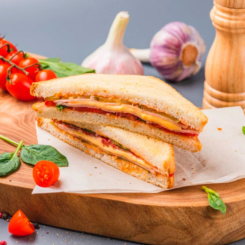 Сэндвич-клаб с ветчиной и сыром