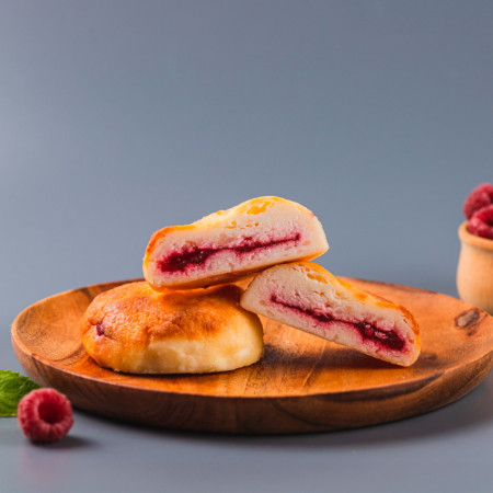 Сырники с малиновой начинкой 2 шт Сырники с малиновой начинкой 2 шт