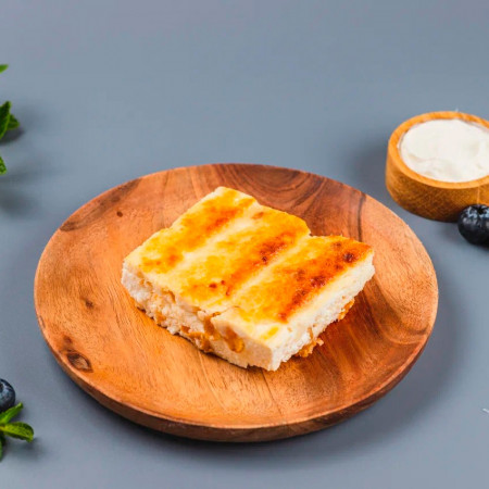 Запеканка творожная с изюмом