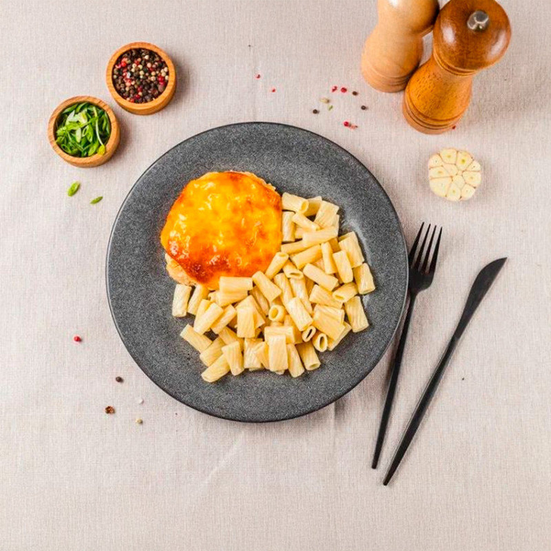 Свинина с томатами под сыром и Макароны