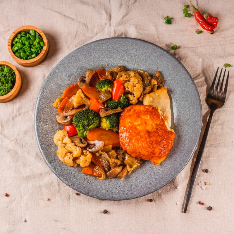 Тилапия с томатами под сыром и овощи по-итальянски Тилапия с томатами под сыром и овощи по-итальянски