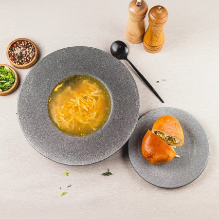 Суп-лапша с курицей и пирожок с луком и яйцом