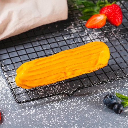 Эклер с манговым кремом