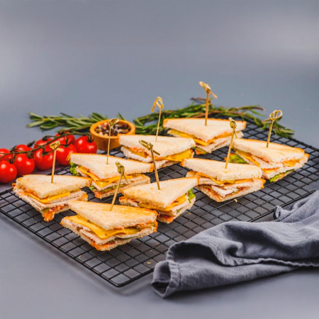 Закуска мини клаб-сэндвич с цыпленком