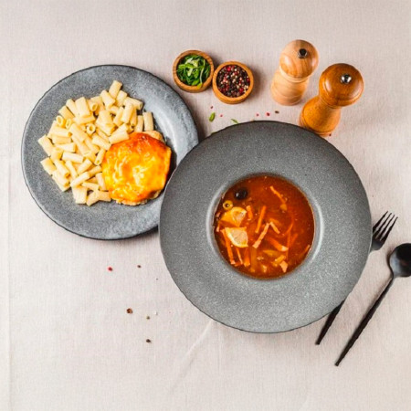 Свинина с томатами под сыром с макаронами и солянка по домашнему Свинина с томатами под сыром с макаронами и солянка по домашнему