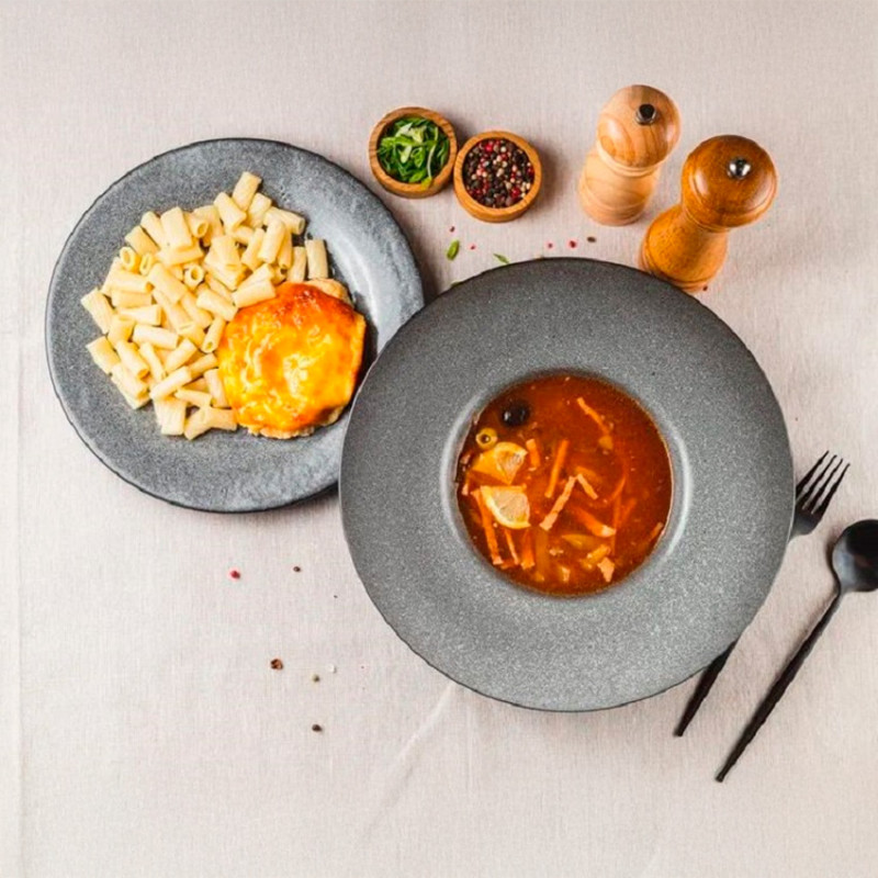 Свинина с томатами под сыром с макаронами и солянка по домашнему