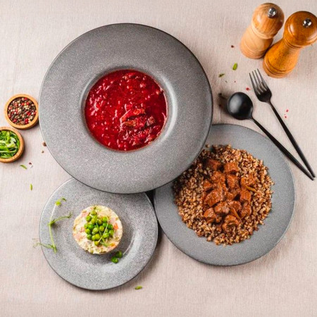 Оливье, борщ с говядиной и гуляш из говядины с гречкой