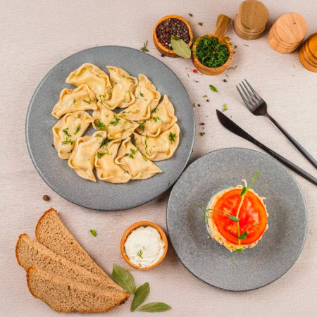 Салат 21 век и Вареники с Адыгейским сыром и зеленью Салат 21 век и Вареники с Адыгейским сыром и зеленью