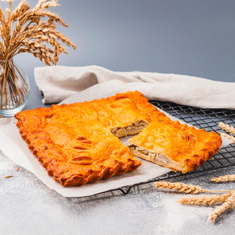 Пирог слоеный с курочкой и картофелем